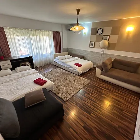 New 64 With Private Parking Apartment Bukarest