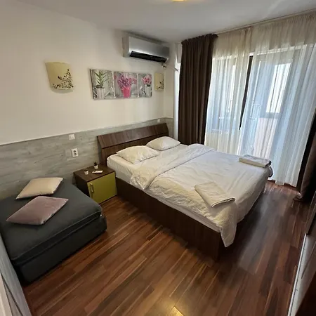 New 64 With Private Parking * Bucharest