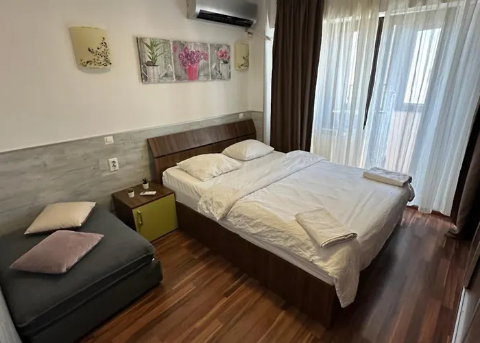 New 64 With Private Parking * بوخارست